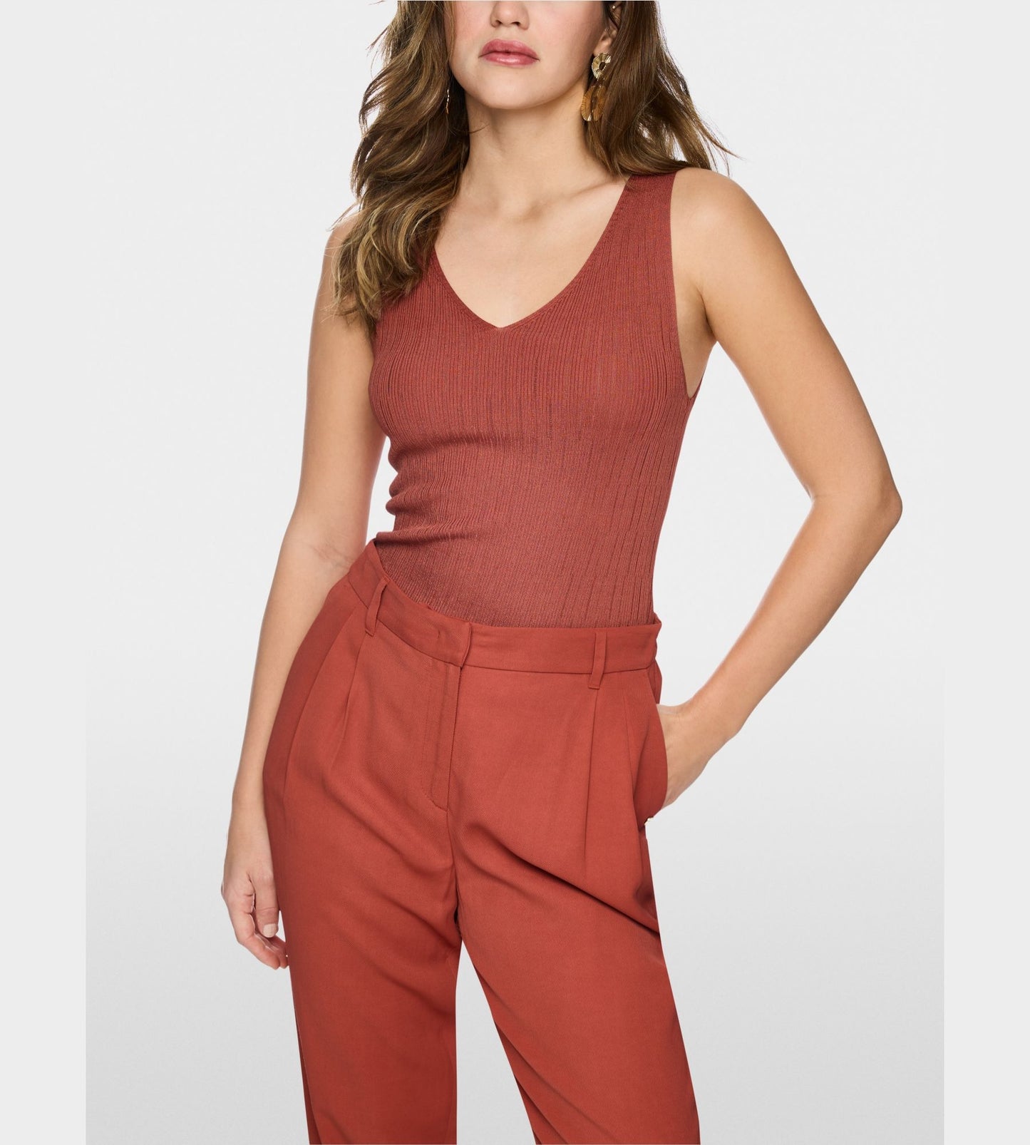 Sleeveless Fine Knit Top